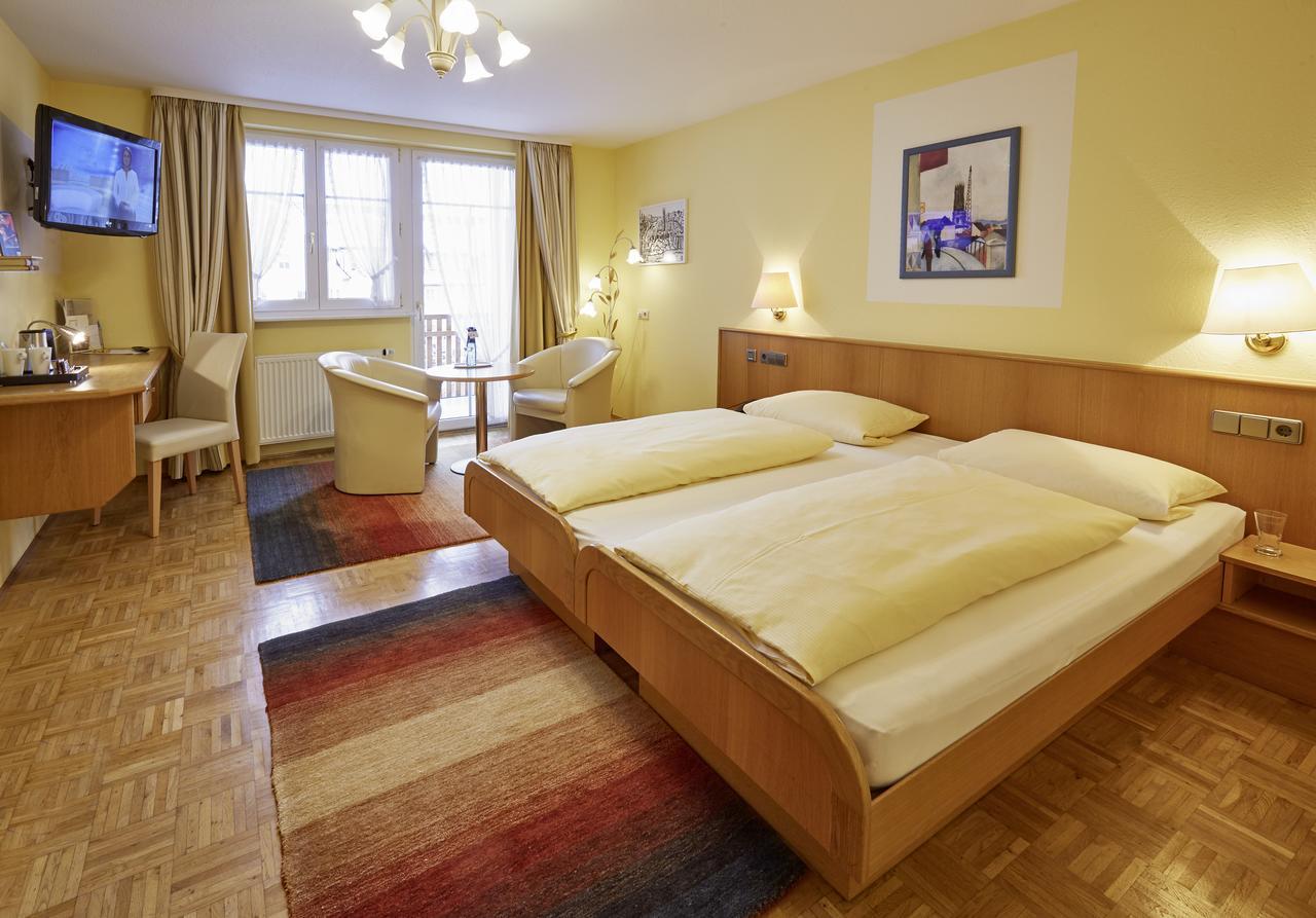 Hotel Restaurant Lindenhof Bräunlingen Esterno foto